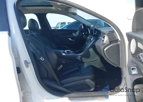 2015 Mercedes-Benz C 300 4Matic z USA, uszkodzony, nr VIN 55SWF4KBXFU062495